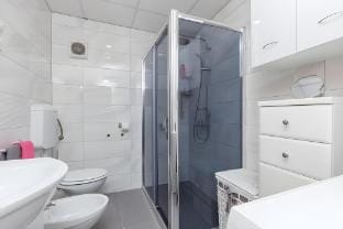Rooms Ivo - Twin Room with Shared Bathroom Apartment in Dubrovnik