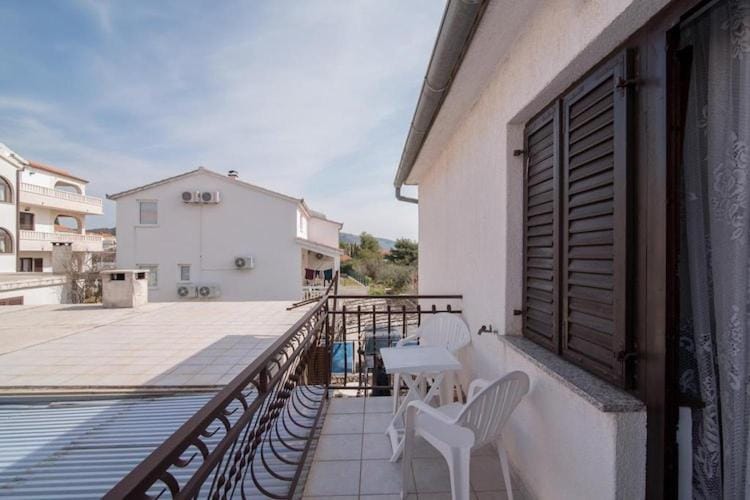 Apartments Fidelis - Two Bedroom Apartment with Terrace and Garden View7 Apartment in Okrug Gornji