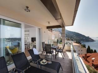 Amorino of Dubrovnik Apartments - Studio Apartment with Terrace and Sea View Apartment Lavanda Apartment in Dubrovnik
