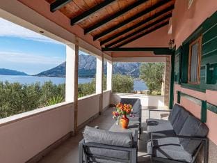 Villa Sea Edge - Three Bedroom Villa with Sea View Villa in Dubrovnik-Neretva County