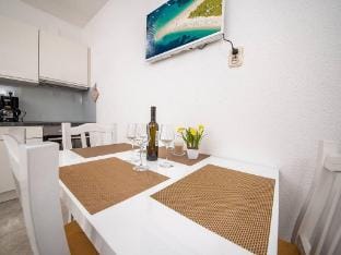 Apartments Magdalena - Standard Apartment with Terrace and Sea View A2 Apartment in Bol