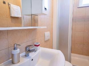 Apartments Magdalena - Standard Apartment with Terrace and Sea View A2 Apartment in Bol