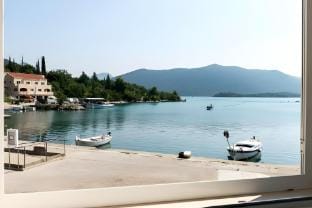 Holiday Home Anima Maris- Duplex Two Bedroom Holiday Home with Terrace and Sea View Vacation rental in Dubrovnik-Neretva County