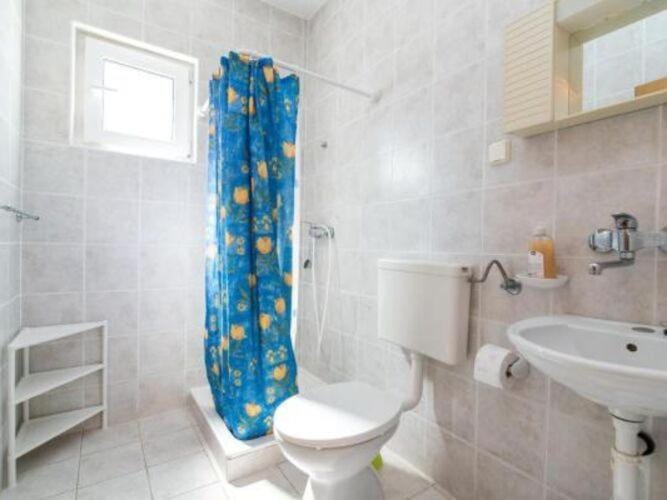 Apartments Boguvila - Two-Bedroom Basic Apartment with Terrace A1 - ST Apartment in Split-Dalmatia County