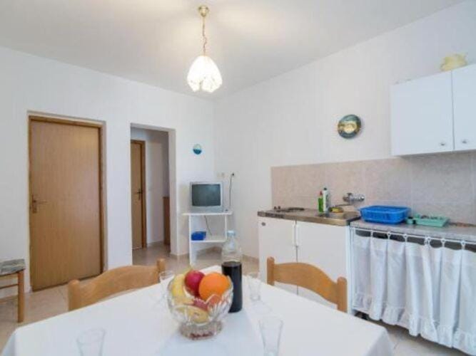 Apartments Boguvila - Two-Bedroom Basic Apartment with Terrace A1 - ST Apartment in Split-Dalmatia County