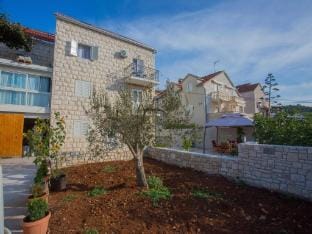 Apartments Lenka - Two Bedroom Apartment with Garden Terrace A4 Apartment in Split-Dalmatia County