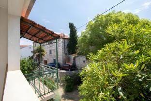 Apartment Alana - Two Bedroom Apartment with Terrace and Sea View - ST Apartment in Split-Dalmatia County