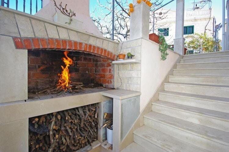 Apartments Villa Rose - Economy Studio with Sea View and shared  Terrace A3 crveni Apartment in Split-Dalmatia County