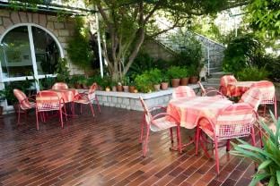 Guest House Villa Nina- Comfort Triple Room with Balcony and Sea View S1 - crvena Apartment in Mlini