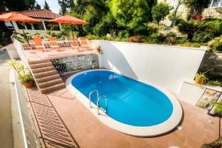 Guest House Villa Nina- Comfort Triple Room with Balcony and Sea View S1 - crvena Apartment in Mlini