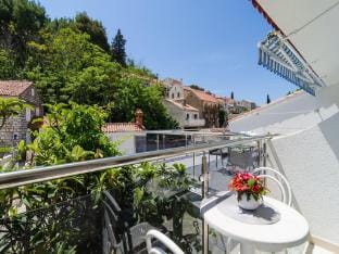 Apartments amp Rooms Barisic - Double Room with Balcony and Garden ViewSecond Floor-Soba 1 Apartment in Dubrovnik-Neretva County