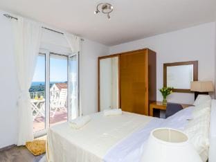 Apartments Knego - One Bedroom Apartment with Balcony and Sea View Apartment in Mlini
