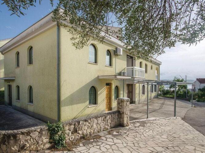 Apartments Ciovo - Comfort One Bedroom Apartment with Terrace A2 Apartment in Okrug Gornji