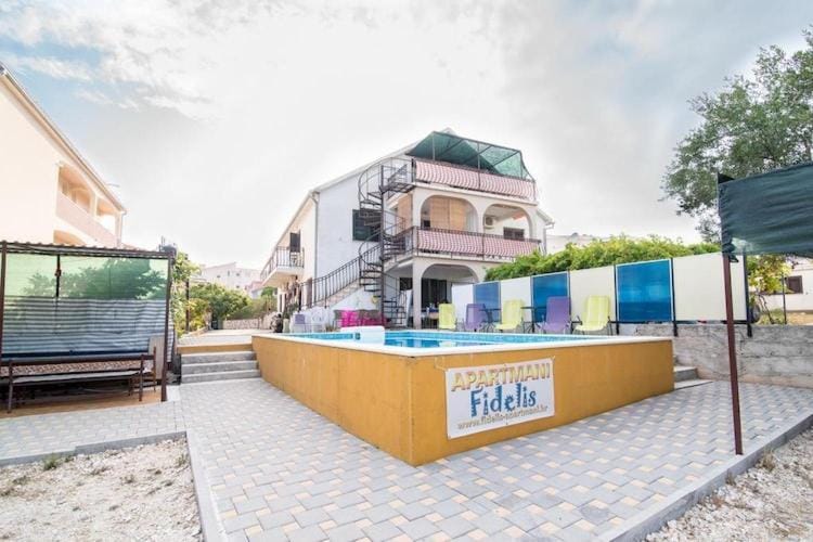 Apartments Fidelis - One Bedroom Apartment with Terrace and Garden View1 Apartment in Okrug Gornji