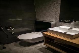 Rooms Lejletul ST - Deluxe Double Room with Square View Berat Apartment in Split
