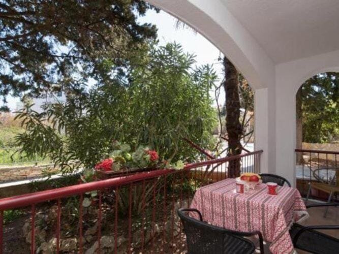 Apartments Boguvila - Two-Bedroom Standard Apartment with Terrace A6 - ST Apartment in Split-Dalmatia County