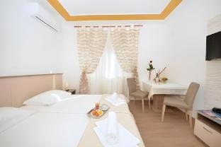 Guest House Mia ST - Twin Room with Private Bathroom A2 Apartment in Split