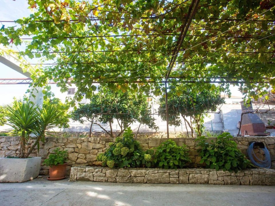 Apartments Lenka - One Bedroom Apartment with Balcony and garden View A2 Apartment in Split-Dalmatia County