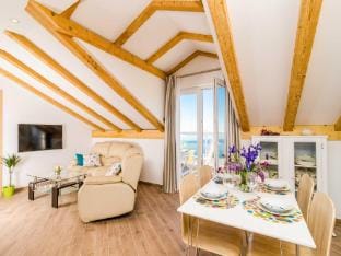Apartments Knego - Two Bedroom Apartment with Balcony and Sea View Apartment in Mlini
