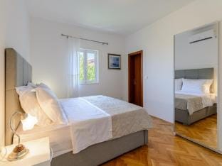 Apartment Marcela - Deluxe Two Bedroom Apartment with Terrace and Sea View Apartment in Split-Dalmatia County