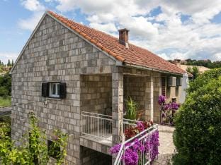 Apartments Maria Kolocep- Three Bedroom Apartment with Backyard Terrace and Sea View Apartment in Dubrovnik-Neretva County
