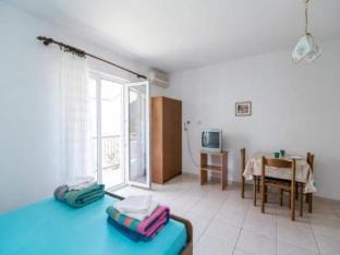 Apartments Boguvila - Studio with Terrace A4 - ST Apartment in Split-Dalmatia County