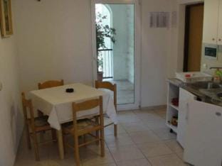 Apartments Boguvila - Two-Bedroom Economy Apartment with Terrace A5 - ST Apartment in Split-Dalmatia County