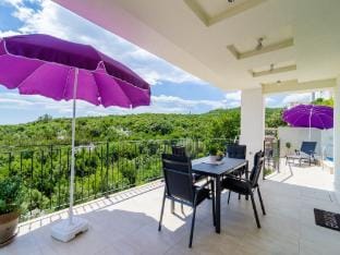 Bedroom villa with terrace and pool Villa in Dubrovnik-Neretva County