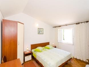 Holiday Home Jasenka Trstenik - Duplex One Bedroom Apartment with Terrace and Side Sea View Vacation rental in Dubrovnik-Neretva County