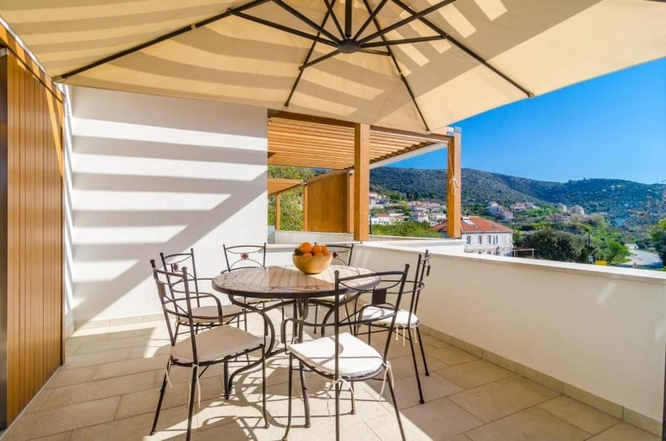Apartment Lula - Superior Two-Bedroom Apartment with Balcony and Sea View Apartment in Dubrovnik-Neretva County