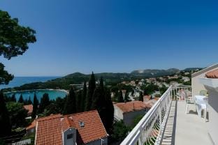 Apartments Marmo - Deluxe One Bedroom Apartment with Balcony and Sea View Apartman 4 Apartment in Mlini