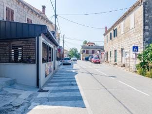 Stone House DiMaTo - Four Bedroom Holiday Home with Terrace Vacation rental in Dubrovnik-Neretva County