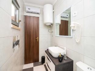 Villa Nives - Three-Bedroom Villa with Terrace and Sea View Villa in Dubrovnik-Neretva County