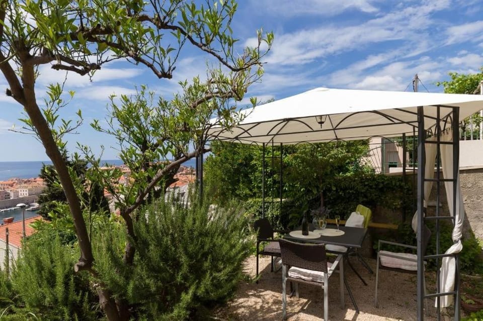 Apartment Purple Rain - Studio Apt with Terrace  Sea View Apartment in Dubrovnik