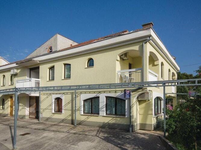 Apartments Ciovo - Family One Bedroom Apartment with Terrace A1 Apartment in Okrug Gornji