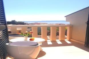 Apartments Villa Angela - Studio Apartment with Balcony and Sea View Dajana Apartment in Baška Voda