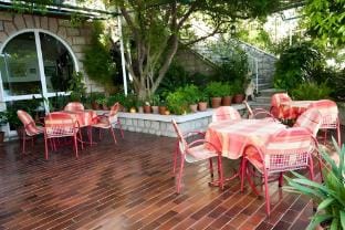 Guest House Villa Nina- Double Room with Garden View S3 -Supetar Apartment in Mlini