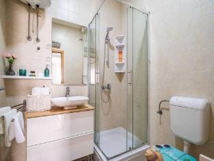 Apartment Larissa - Studio Apartment with Terrace and Partial Sea View Apartment in Dubrovnik