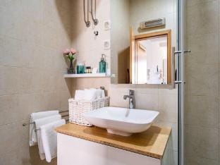 Apartment Larissa - Studio Apartment with Terrace and Partial Sea View Apartment in Dubrovnik