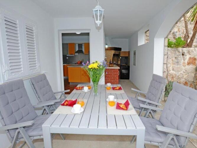 Holiday Home Odiseja- One Bedroom Apartment with Terrace and Sea View Vacation rental in Dubrovnik-Neretva County