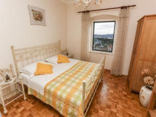 Apartment with sea view in Orasac Apartment in Dubrovnik-Neretva County