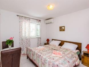 Villa Bind - Comfort Double Room with Patio and Garden View R4 Apartment in Cavtat