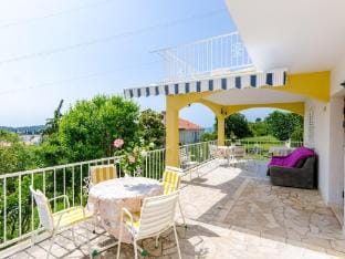 Villa Bind - Comfort Double Room with Patio and Garden View R4 Apartment in Cavtat