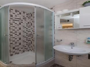 Apartment Meet  Greet- Studio Apartment with Terrace and Sea View Apartment in Dubrovnik