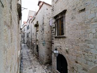 Rooms Jozomare - Twin Room with Shared Bathroom 3rd Floor Apartment in Dubrovnik