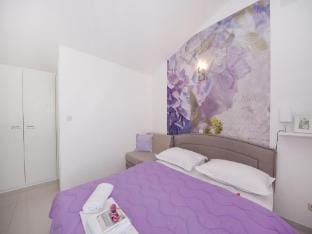 Apartments Villa Angela - Studio Apartment with Terrace and Sea View Angela Apartment in Baška Voda