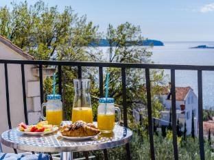Apartments Knego - Comfort One Bedroom Apartment with Balcony and Sea View Apartment in Mlini