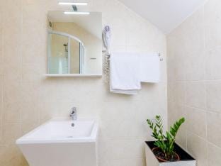Pansion Srebreno - Double or Twin Room with Balcony and City View 3 Apartment in Srebreno