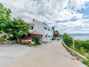 Apartment Nera ST - Two-Bedroom Apartment with Sea View Apartment in Split-Dalmatia County