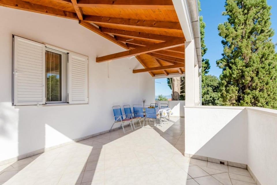 Apartment Mia-Three Bedroom Apartment with Sea View Terrace Apartment in Split-Dalmatia County